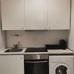 Cozy Downtown Private Apartment